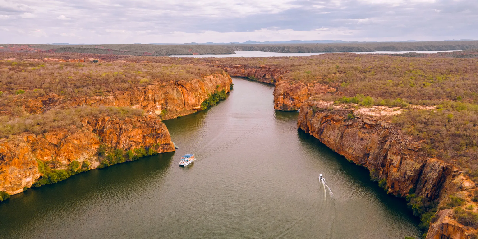 alt="cânions dourados"