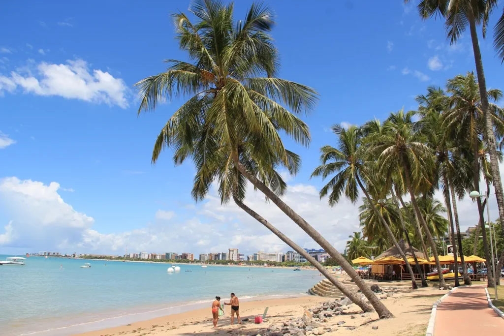 Praias de Maceió: conheça Ponta Verde, Jatiúca e Pajuçara